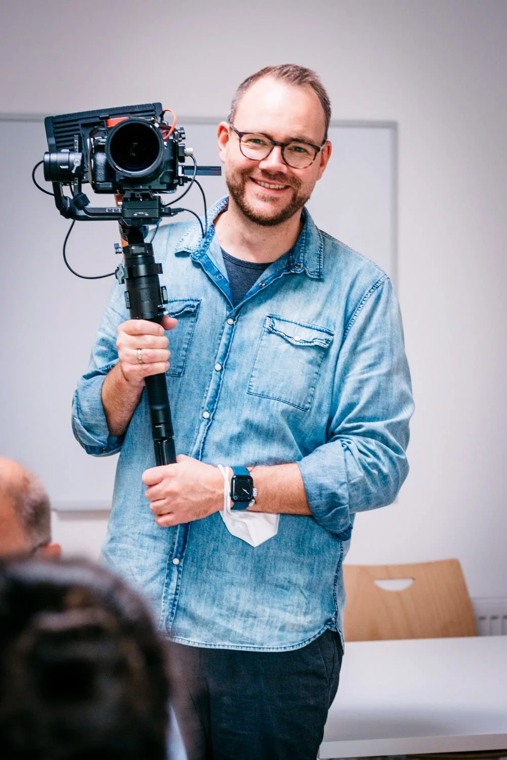 Marco Tiwisina mit Kamera-Setup bei einer Produktion